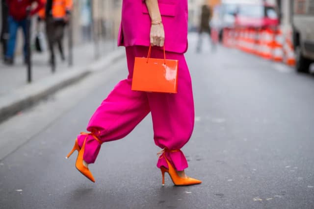 Stylizacje z szpilkami fuksja: jak łączyć je z różnymi outfitami Stylizacje z szpilkami fuksja: jak łączyć je z różnymi outfitami
