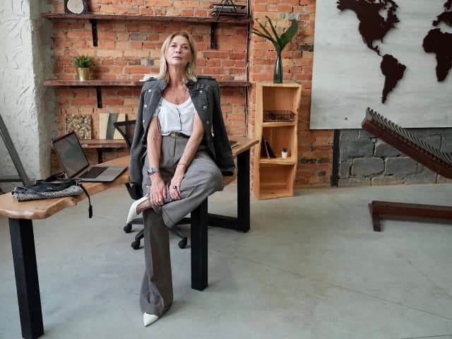 Stylizacje z popielatymi spodniami damskimi, które musisz zobaczyć Stylizacje z popielatymi spodniami damskimi, które musisz zobaczyć